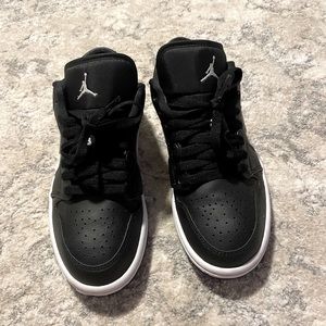 Jordan 1 Low Black/White